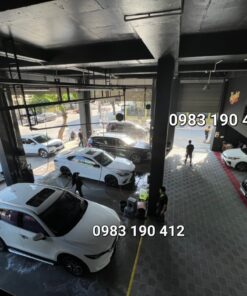 Tam-nhua-lot-san-gara-o-to