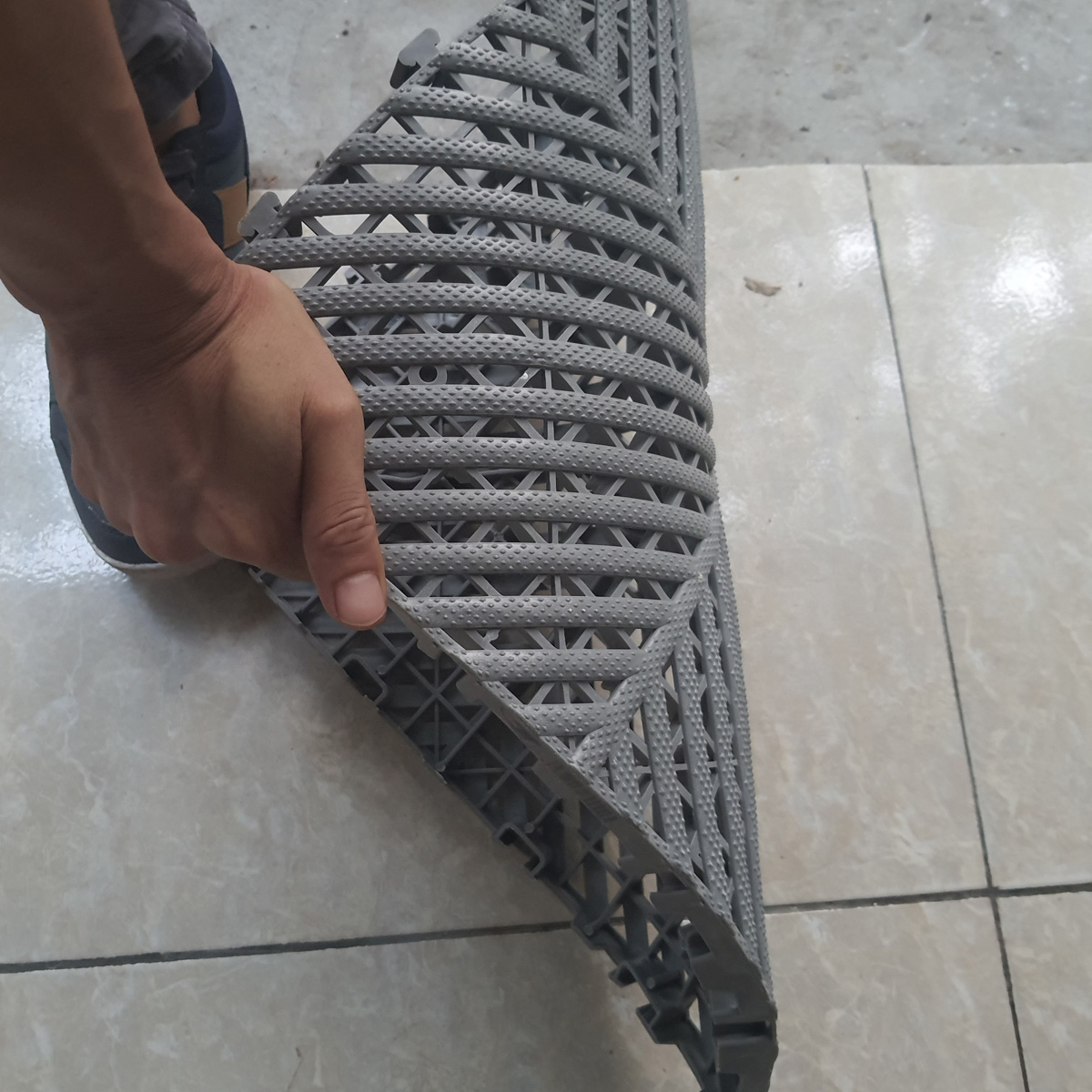 Tấm nhựa lót sàn gara ô tô